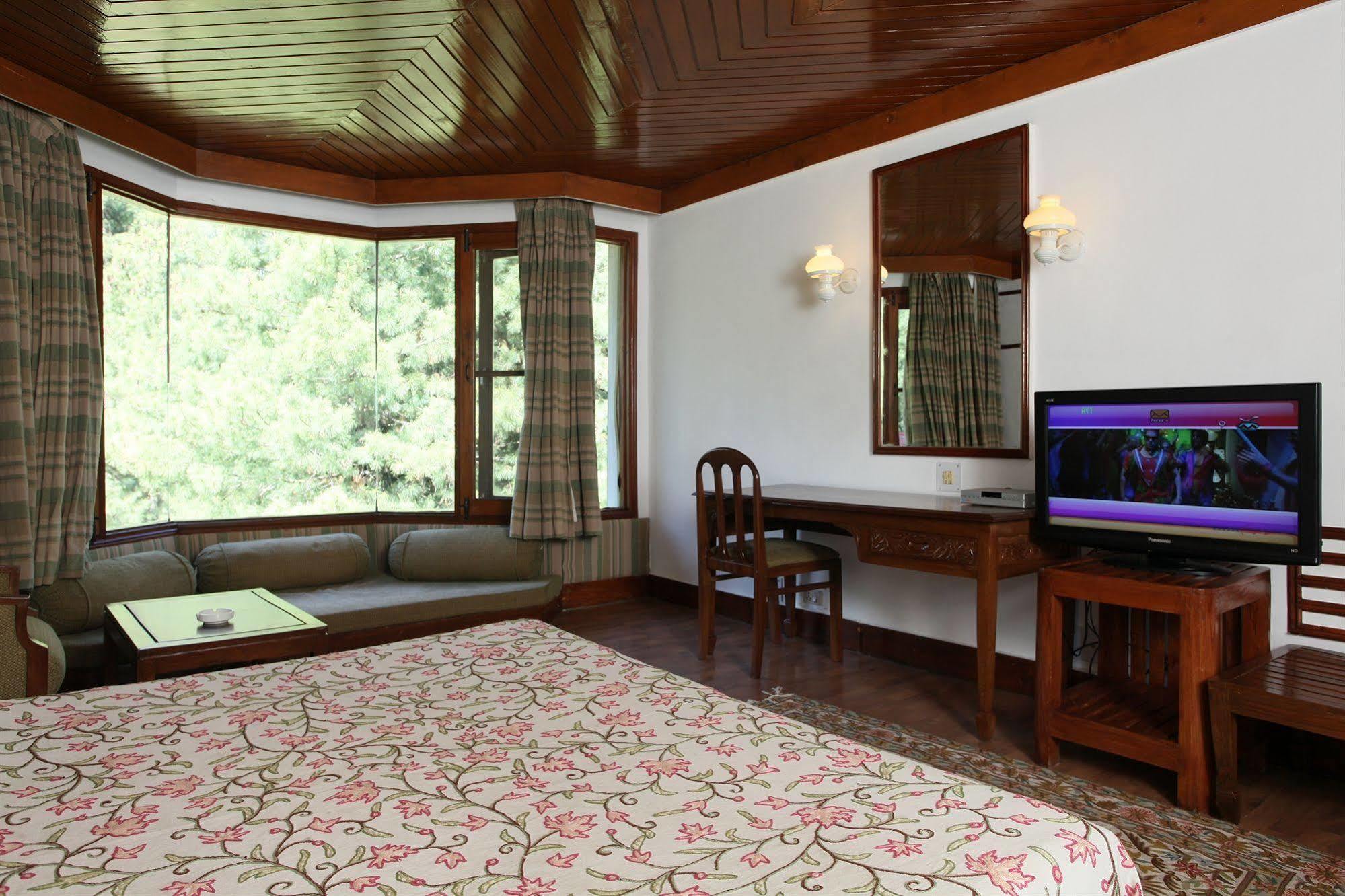 Senator Pine N Peak Hotel Pahalgam Bagian luar foto