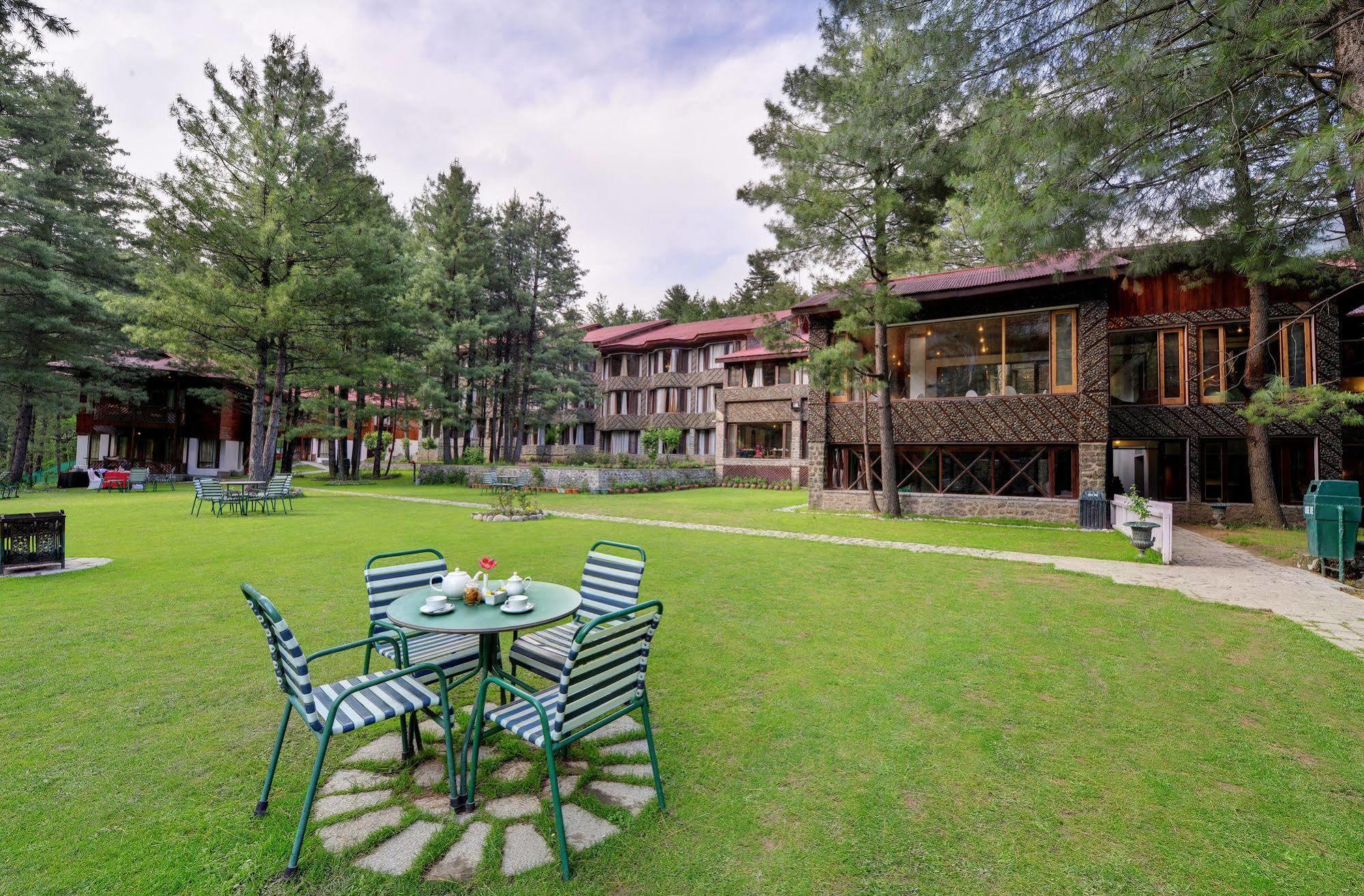 Senator Pine N Peak Hotel Pahalgam Bagian luar foto